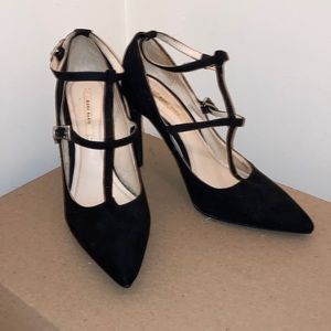 Pointed toe Zara heels